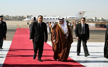 رئيس الوزراء المصري يستقبل ولي عهد مملكة البحرين بمطار القاهرة الدولي