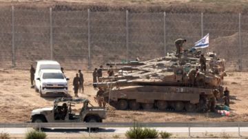 إصابة 8 جنود إسرائيليين في انقلاب مركبة عسكرية عند مشارف غزة