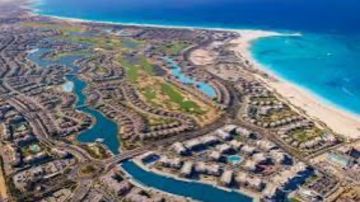 استثماراته تبلغ 900 مليار جنيه.. خبير اقتصادي: مشروع مراسي البحر الأحمر نقلة نوعية للسياحة ويوفر 175 ألف فرصة عمل