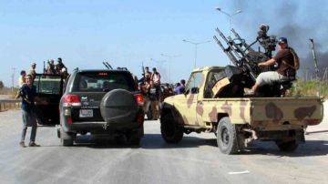 الفوضى تعود إلى غرب ليبيا.. اشتباكات مسلحة في صبراتة ومعارك عشوائية وسط الأحياء الفوضى تعود إلى غرب ليبيا.. اشتباكات مسلحة في صبراتة ومعارك عشوائية وسط الأحياء