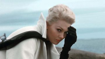 اليوم.. كيم نوفاك تتسلم الأسد الذهبي عن مجمل أعمالها في فينيسيا السينمائي