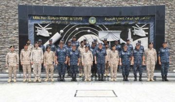 قائد القوات البحرية يلتقي رئيس أركان القوات البحرية الملكية السعودية قائد القوات البحرية يلتقي رئيس أركان القوات البحرية الملكية السعودية