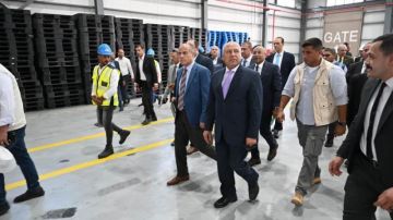 كامل الوزير يصطحب وفد الشركات الأمريكية بميناء الإسكندرية لعرض الفرص الاستثمارية