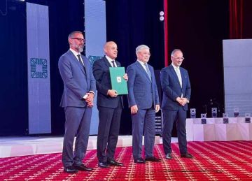 محافظ الأقصر يتسلم جائزة الآغا خان العالمية للعمارة 2025 عن مشروع إحياء إسنا التاريخية