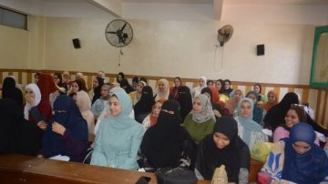 نائب رئيس جامعة الأزهر يجري حوارا مباشرا مع الطلاب والطالبات.. صور نائب رئيس جامعة الأزهر يجري حوارا مباشرا مع الطلاب والطالبات.. صور