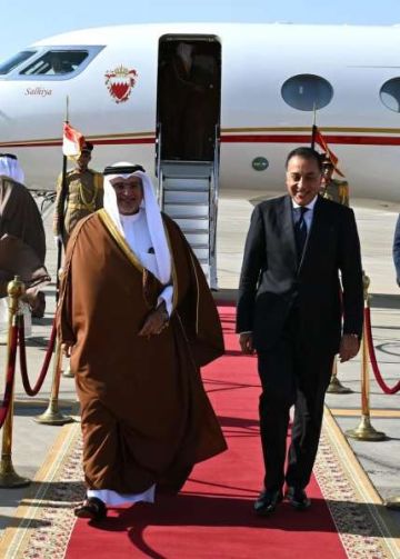 رئيس الوزراء يستقبل ولي عهد مملكة البحرين بمطار القاهرة الدولي