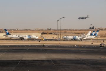 مصر تخطط لزيادة أسطول الطيران وتوسيع إدارة المطارات بـ شراكة عالمية .. وخبراء يعلقون مصر تخطط لزيادة أسطول الطيران وتوسيع إدارة المطارات بـ شراكة عالمية .. وخبراء يعلقون