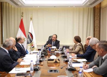 وزير قطاع الأعمال يتابع موقف مشروعات الإسكندرية للتنمية العمرانية وتوسعاتها الجديدة