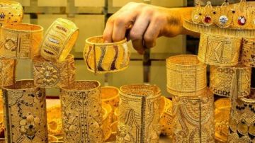 أسعار الذهب تنخفض من مستوى قياسي عقب تعليقات رئيس الفدرالي الأميركي أسعار الذهب تنخفض من مستوى قياسي عقب تعليقات رئيس الفدرالي الأميركي