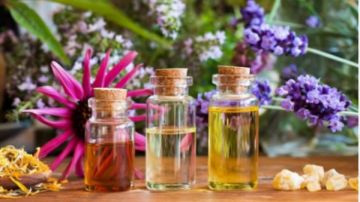 هل يسبب العلاج بالروائح العطرية أضرارا؟ ثلاثة أمور يجب معرفتها عن هذا الطب البديل هل يسبب العلاج بالروائح العطرية أضرارا؟ ثلاثة أمور يجب معرفتها عن هذا الطب البديل