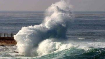 الأرصاد تحذر من رياح وأمواج عالية على شواطئ مطروح والعلمين اليوم