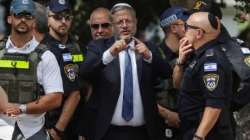 التطرف يتواصل.. وزير الأمن القومي الإسرائيلي يقتحم أم الفحم وسط إجراءات أمنية مشددة التطرف يتواصل.. وزير الأمن القومي الإسرائيلي يقتحم أم الفحم وسط إجراءات أمنية مشددة