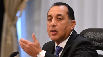 رئيس الوزراء: القطاع الخاص يشارك معنا في تطوير منطقة وسط البلد مع الحفاظ على طابعها رئيس الوزراء: القطاع الخاص يشارك معنا في تطوير منطقة وسط البلد مع الحفاظ على طابعها