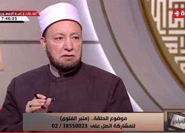 ما حكم قراءة القرآن من المصحف في الصلاة؟.. أمين الفتوى يجيب