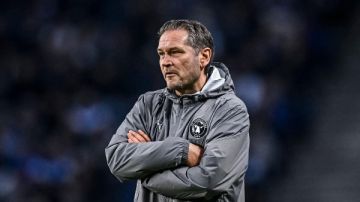 مصادر تكشف عن تفاصيل جهاز توماسبيرج المعاون في الأهلي والرواتب