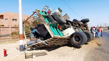 إصابة شخصين في تصادم سيارة نقل محملة باسطوانات البوتاجاز وأخرى ملاكي بأسيوط