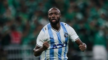 القائم يحرم السماوي.. بيراميدز يتعادل مع أهلى جدة 1-1 في الشوط الأول