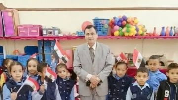 سقط وسط التلاميذ.. وفاة مدرس بأزمة قلبية أثناء طابور الصباح في قنا