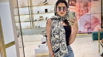 طرحة وتوب أسود.. أحدث ظهور للفنانة مي عمر