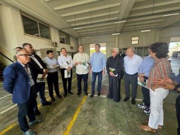 وزيرا الزراعة والشئون النيابية يتفقدان محطة تعاونية لإنتاج وتعبئة الخضراوات والفاكهة في إيطاليا وزيرا الزراعة والشئون النيابية يتفقدان محطة تعاونية لإنتاج وتعبئة الخضراوات والفاكهة في إيطاليا