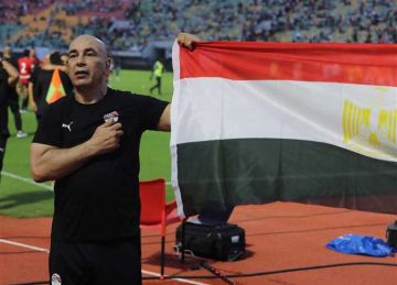  يتعرض لهجوم غير مبرر وهناك تربص .. نجم الأهلي السابق يدافع عن حسام حسن