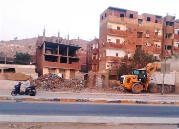 حفاظا على المظهر الحضاري.. رفع 400 طن مخلفات بنطاق حي شرق أسوان