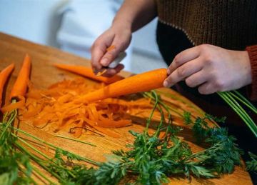 لا تتخلصي من قشور الجزر.. 3 طرق ذكية لاستخدامها