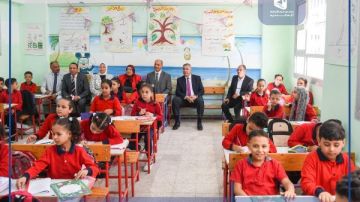 محافظ الإسكندرية يوجه بالتحول إلى طرق التعليم التفاعلي والتبادلي