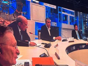 وزير الكهرباء والطاقة المتجددة يشارك فى مائدة مستديرة برئاسة الرئيس بوتين حول الطاقة الذرية من نظام تكنولوجي إلى رؤية عالمية جديدة