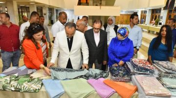 250 متدربا.. معرض بأيدينا نصنع يؤهل شباب وفتيات أسيوط على الحرف اليدوية 250 متدربا.. معرض بأيدينا نصنع يؤهل شباب وفتيات أسيوط على الحرف اليدوية