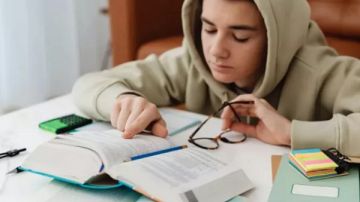 4 استراتيجيات فعالة لمساعدة الطلاب على إنجاز الواجبات المنزلية