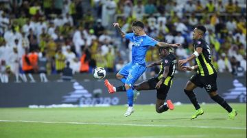 الاتحاد السعودي يعلن طاقم تحكيم مباراة الهلال وأهلي جدة