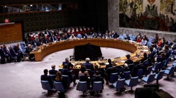 مجلس الأمن يرفض مشروع قرار لمنع إعادة فرض عقوبات على إيران مجلس الأمن يرفض مشروع قرار لمنع إعادة فرض عقوبات على إيران