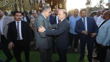 محافظ كفر الشيخ يؤدي واجب العزاء في وفاة والدة رئيس الجامعة السابق