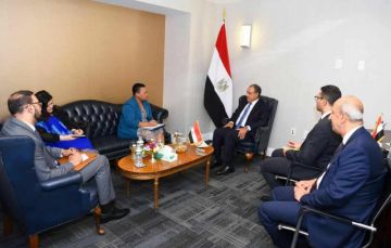 وزير الخارجية يلتقي المديرة التنفيذية للآلية الأفريقية لمراجعة النظراء