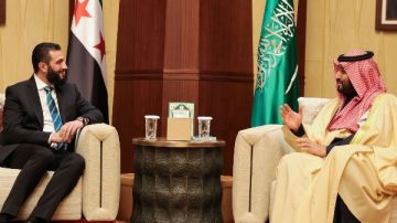 ولي العهد السعودي يلتقي الرئيس السوري في الدوحة شاهد ولي العهد السعودي يلتقي الرئيس السوري في الدوحة شاهد