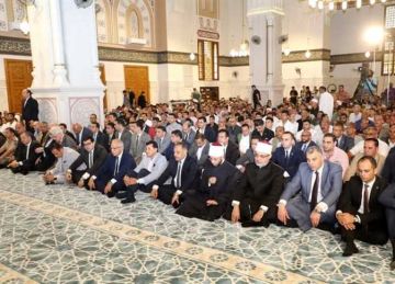 3 وزراء ومفتي الجمهوية يؤدون صلاة الجمعة بمسجد الفتح بالزقازيق