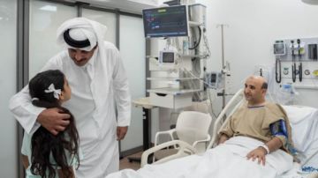 أمير قطر يزور جرحى العدوان الإسرائيلي.. ويقدم العزاء في شهيد لخويا أمير قطر يزور جرحى العدوان الإسرائيلي.. ويقدم العزاء في شهيد لخويا