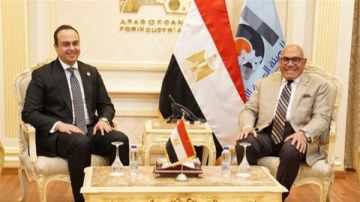 الرعاية الصحية والعربية للتصنيع تبحثان تعزيز التعاون في الصناعات الطبية ودعم منظومة التأمين الصحي الشامل الرعاية الصحية والعربية للتصنيع تبحثان تعزيز التعاون في الصناعات الطبية ودعم منظومة التأمين الصحي الشامل