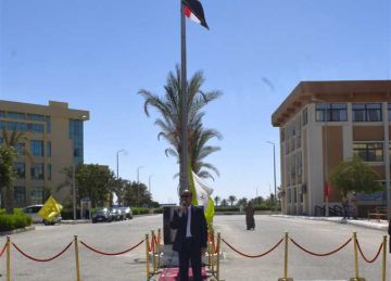 بتحية العلم.. جامعة العريش تستقبل الطلاب في أول أيام الدراسة بتحية العلم.. جامعة العريش تستقبل الطلاب في أول أيام الدراسة