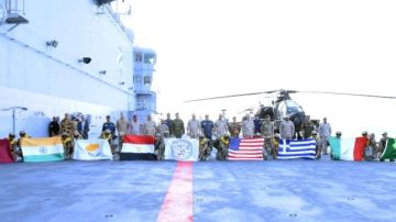 رئيس الأركان يشهد تنفيذ المرحلة الختامية لتدريب النجم الساطع رئيس الأركان يشهد تنفيذ المرحلة الختامية لتدريب النجم الساطع