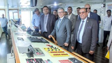 رئيس الجمارك: توجيهات من المالية بتسهيل حركة التجارة وتعزيز بيئة الاستثمار رئيس الجمارك: توجيهات من المالية بتسهيل حركة التجارة وتعزيز بيئة الاستثمار