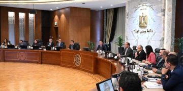 رئيس الوزراء يتابع جهود توفير الأدوية والمستلزمات وإجراءات توطين صناعة الدواء