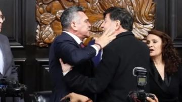 صفعات تحت قبة البرلمان المكسيكي جدل التدخل الأمريكي يشعل عراكا بين كبار السياسيين.. فيديو