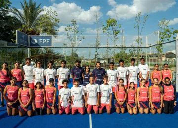 منتخب البادل يصل إسبانيا للمشاركة في تصفيات كأس العالم للناشئين