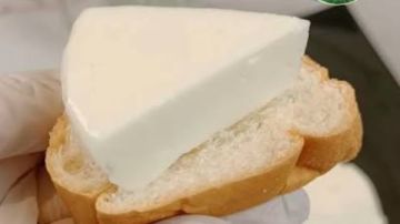 احترس من تقديم الجبنة المثلثات للأطفال .. لاحظ الفرق بين هذه الأنواع احترس من تقديم الجبنة المثلثات للأطفال .. لاحظ الفرق بين هذه الأنواع