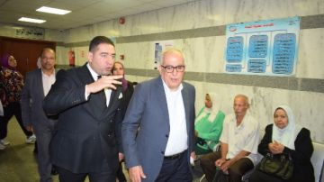 رئيس الهيئة العامة للتأمين الصحي يتفقد مستشفى صيدناوي بالقاهرة رئيس الهيئة العامة للتأمين الصحي يتفقد مستشفى صيدناوي بالقاهرة