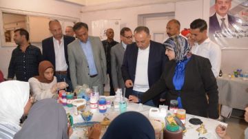 محافظ أسيوط يدشن مبادرة كنوز يدوية لدعم المشروعات الصغيرة وتمكين المرأة والشباب