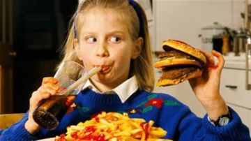 مع انطلاق العام الدراسي.. تحذير من الوجبات السريعة تضعف الذاكرة خلال أيام قليلة