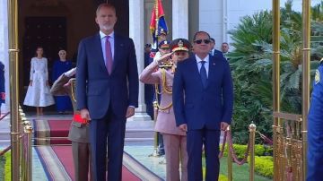 الرئيس السيسي وقرينته يتبادلان الأوسمة مع ملك إسبانيا وحرمه تقديرا للعلاقات الاستراتيجية الرئيس السيسي وقرينته يتبادلان الأوسمة مع ملك إسبانيا وحرمه تقديرا للعلاقات الاستراتيجية